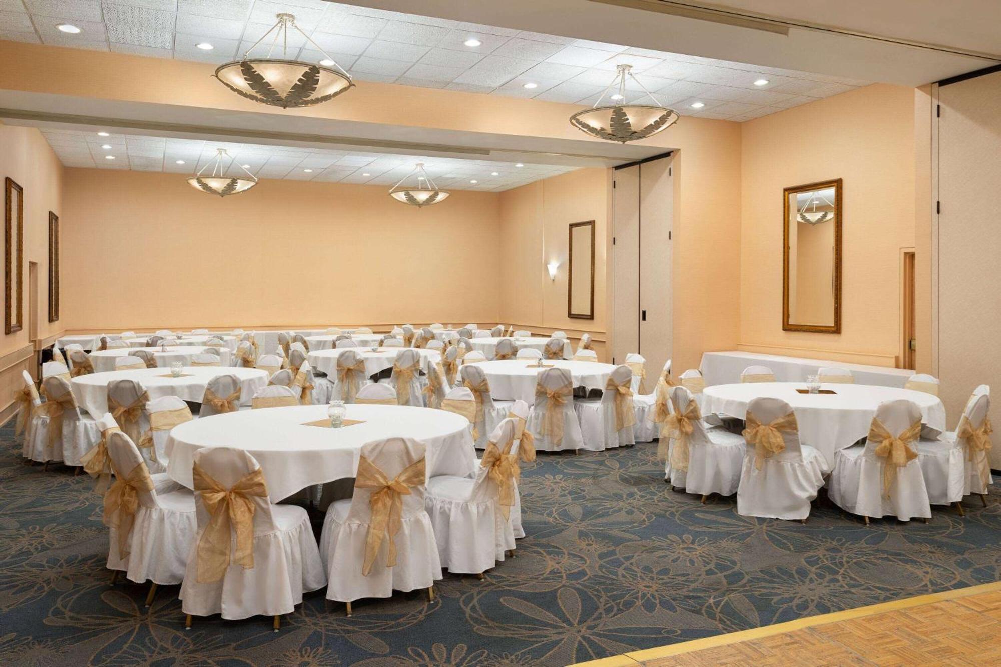 Ramada By Wyndham Hotel 3*