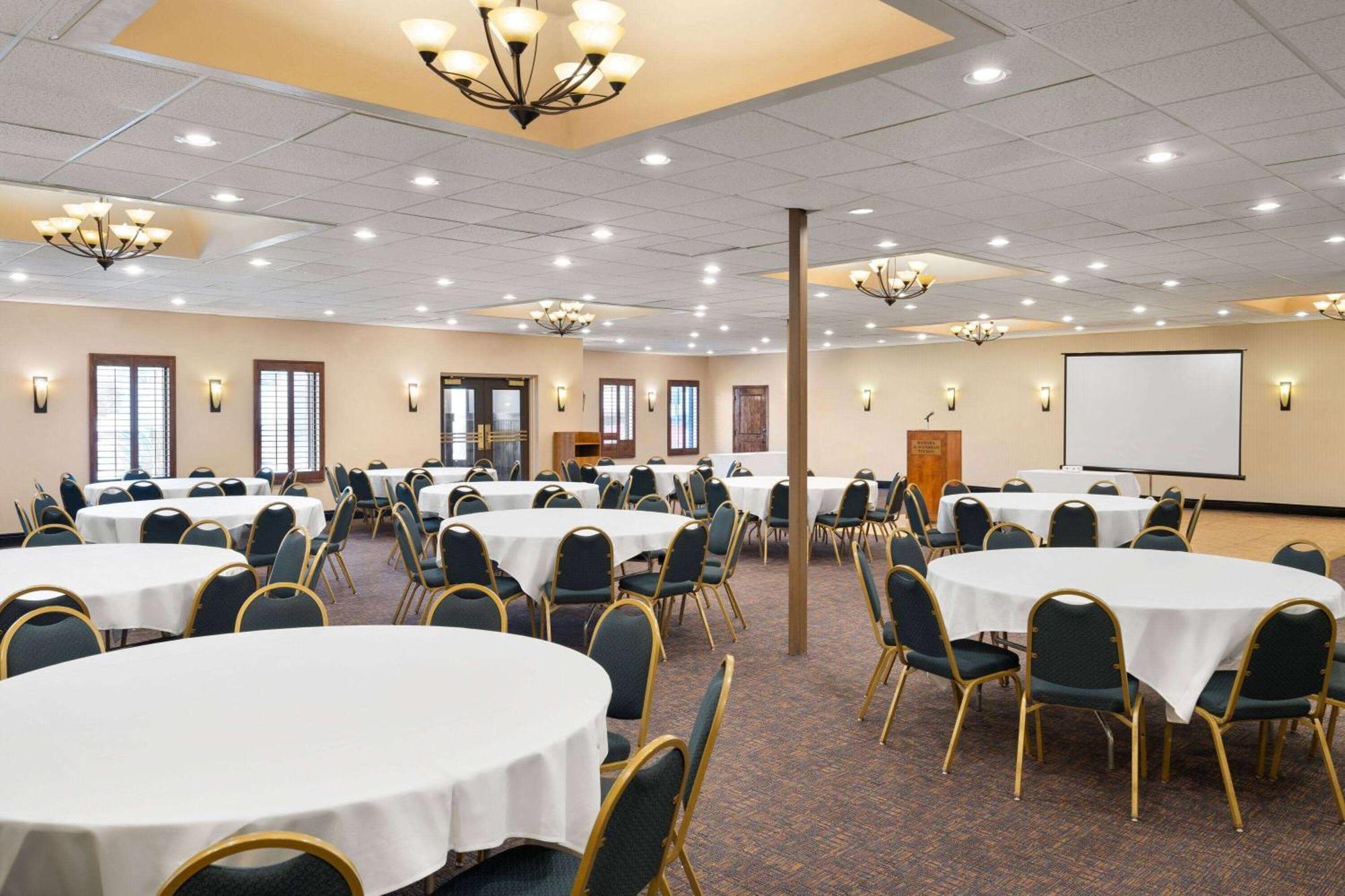 Ramada By Wyndham Hotel 3*