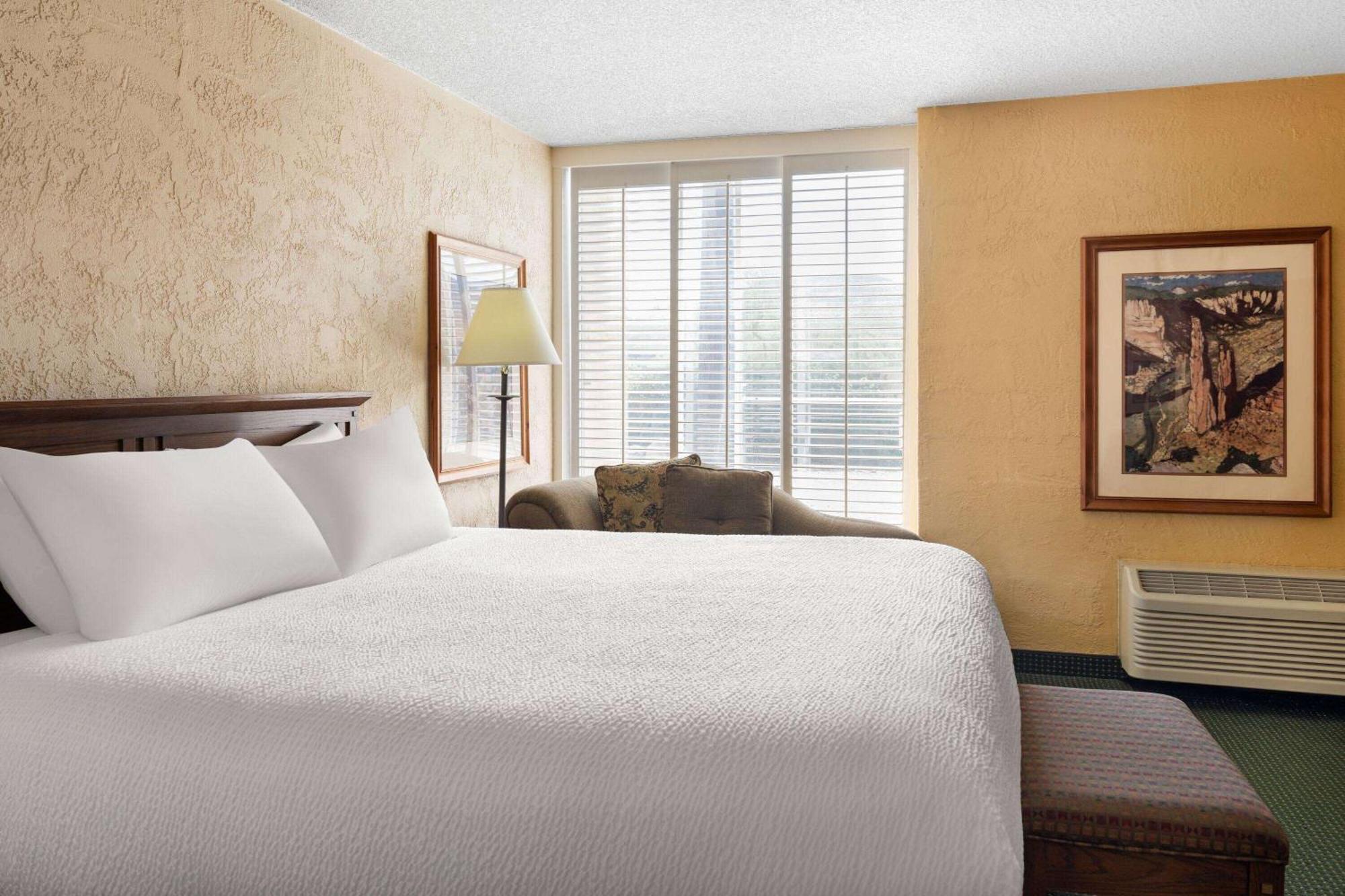 Ramada By Wyndham Hotel Tucson