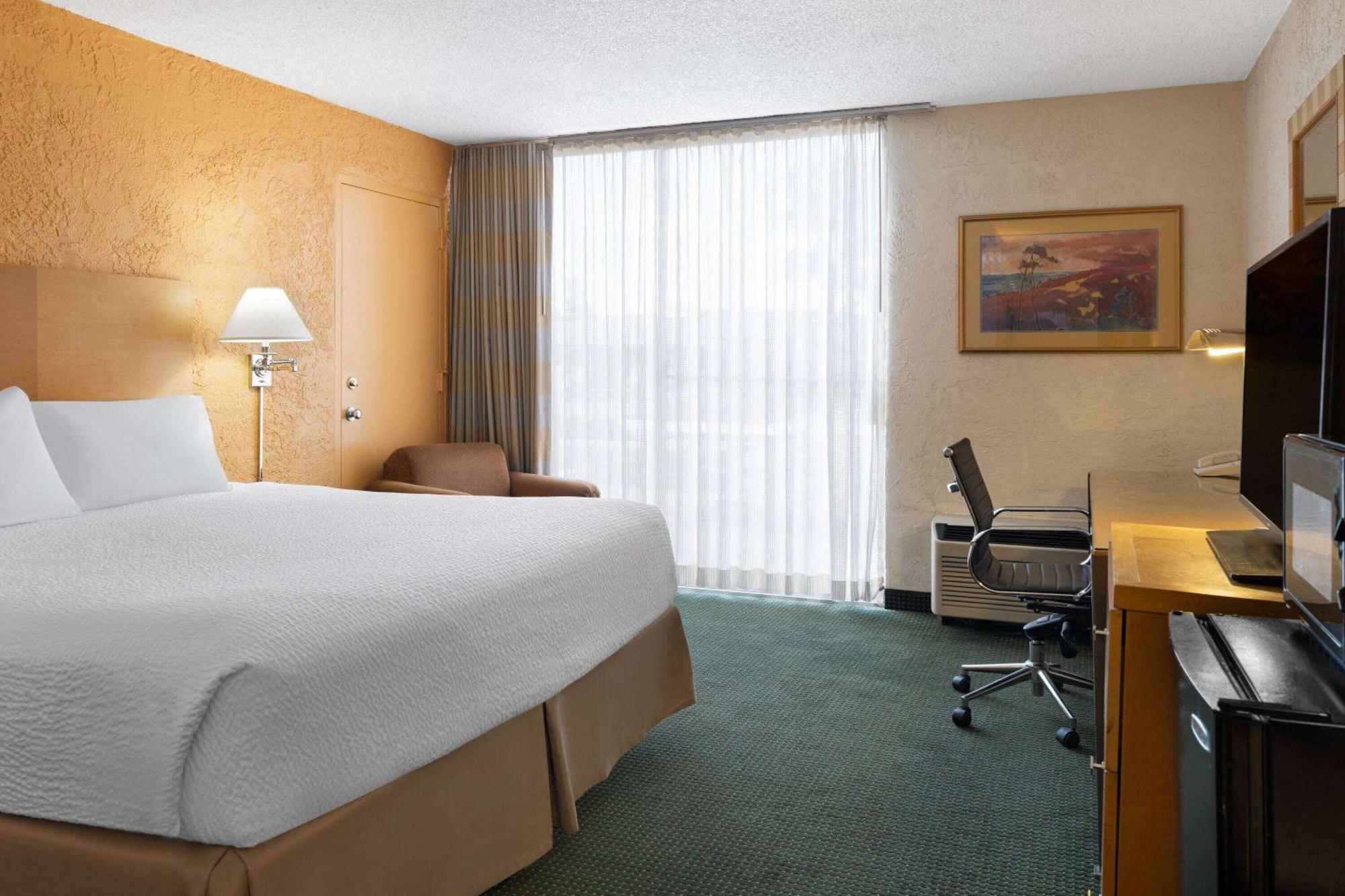 Ramada By Wyndham Hotel 3*